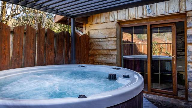 chalet jacuzzi privé dans les vosges, love room vosges alsace