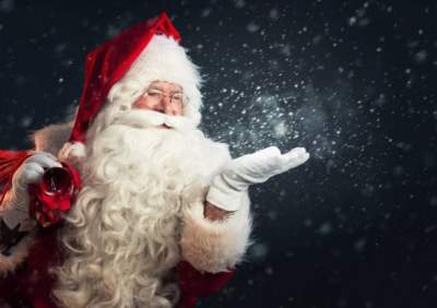 Père Noël et distribution de cadeaux lors du réveillon de Noël au Domaine du Haut Jardin, Vosges