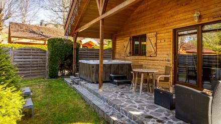 printemps au haut jardin jacuzzi vosges